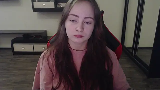 Snapshot of Laralianna chatting on 03/19/25, 08:45 Laralianna online show from 03/19/25, 08:45