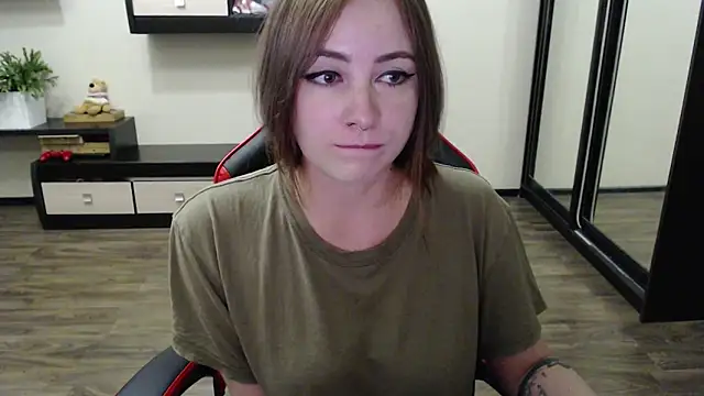 Snapshot of Laralianna chatting on 09/08/25, 04:28 Laralianna online show from 09/08/25, 04:28