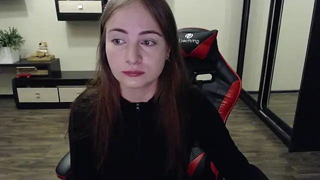 Snapshot of Laralianna chatting on 09/12/25, 12:55 Laralianna online show from 09/12/25, 12:55