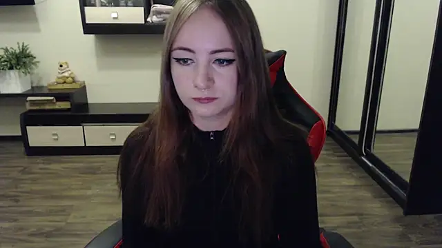 Snapshot of Laralianna chatting on 09/13/25, 11:54 Laralianna online show from 09/13/25, 11:54