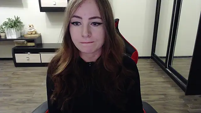 Snapshot of Laralianna chatting on 09/22/25, 11:45 Laralianna online show from 09/22/25, 11:45