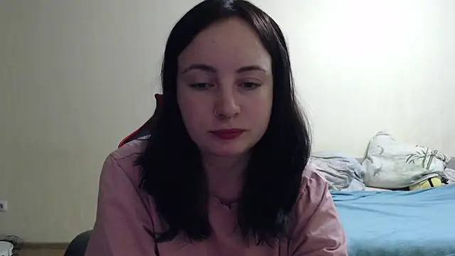 Snapshot of Laralianna chatting on 10/22/25, 04:18 Laralianna online show from 10/22/25, 04:18