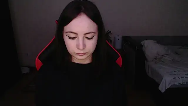 Snapshot of Laralianna chatting on 11/10/25, 12:20 Laralianna online show from 11/10/25, 12:20