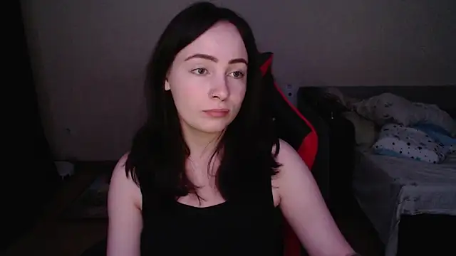 Snapshot of Laralianna chatting on 11/13/25, 02:54 Laralianna online show from 11/13/25, 02:54