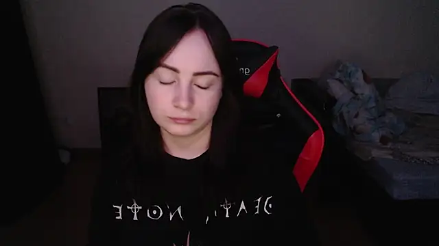 Laralianna online show from 12/18/25, 10:49