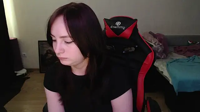 Laralianna online show from 04/24/26, 08:39