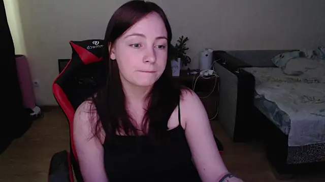 Laralianna online show from 06/17/26, 07:33