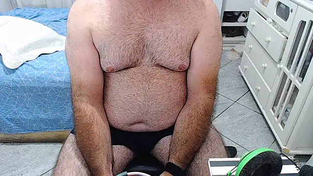 Snapshot of MysterBearMG chatting on 01/17/26, 01:43 MysterBearMG online show from 01/17/26, 01:43