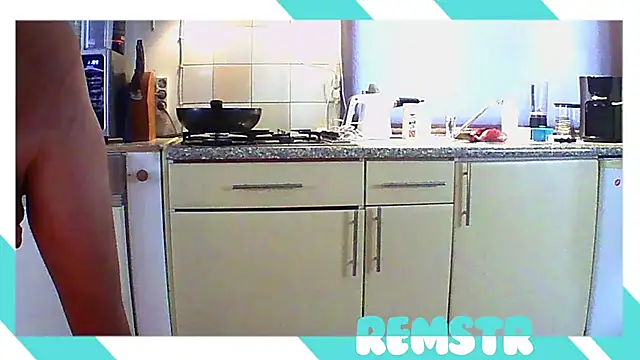 Snapshot of Remstr chatting on 12/01/25, 11:59 Remstr online show from 12/01/25, 11:59