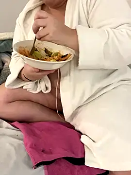 sweeti Em online show from 12/22/25, 07:00