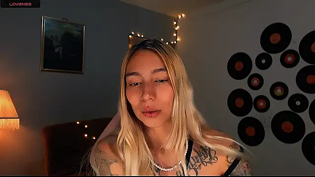 Saucy Jenn online show from 02/28/25, 02:42