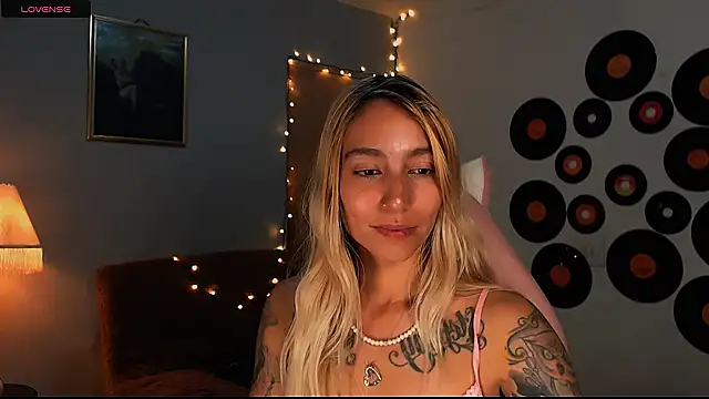 Saucy Jenn online show from 03/02/25, 05:01