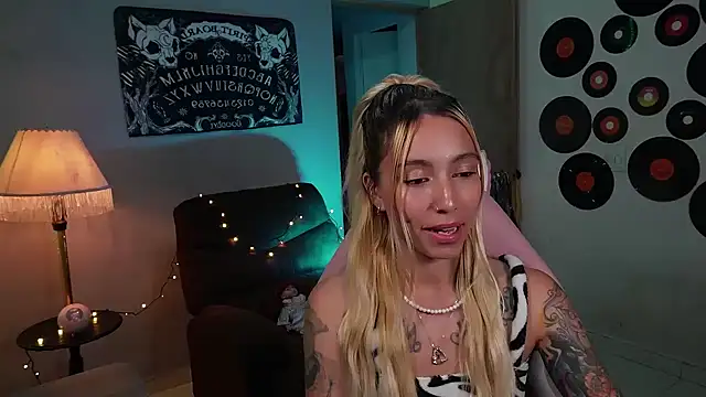 Saucy Jenn online show from 03/09/25, 03:01