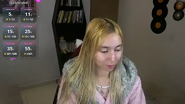 Saucy Jenn online show from 09/28/25, 01:11