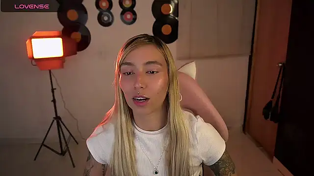 Saucy Jenn online show from 04/11/26, 03:44