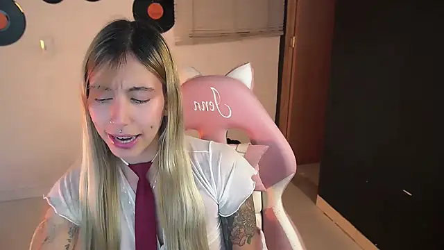 Saucy Jenn online show from 05/22/26, 04:19