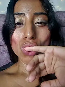 Valentinne z online show from 01/18/25, 08:52