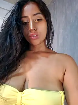 Valentinne z online show from 02/05/25, 03:34