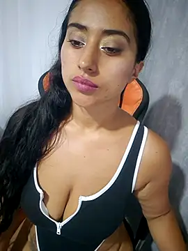 Valentinne z online show from 02/07/25, 12:31