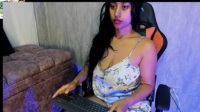 Valentinne z online show from 02/10/25, 08:42