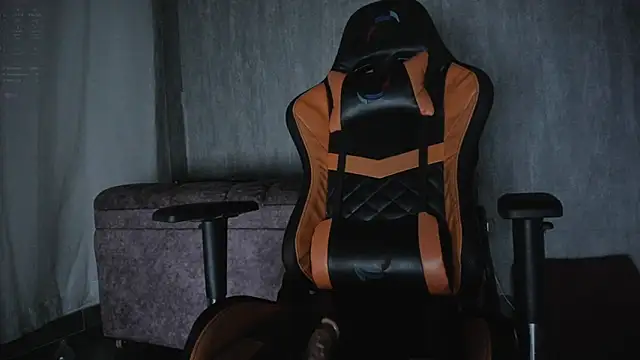 Valentinne z online show from 03/02/25, 06:51