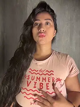 Valentinne z online show from 03/28/26, 08:47