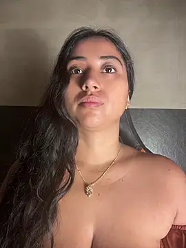 Valentinne z online show from 05/11/26, 10:21