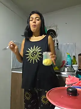 Snapshot of Hannah-grace chatting on 11/03/25, 10:05 Hannah-grace online show from 11/03/25, 10:05