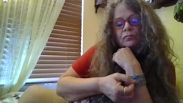Snapshot of DestineeLoverGirl chatting on 04/01/26, 04:59 DestineeLoverGirl online show from 04/01/26, 04:59