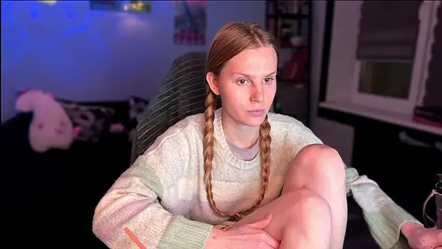 Chanel Gill online show from 12/21/25, 09:33