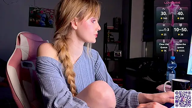 Chanel Gill online show from 04/12/26, 08:58