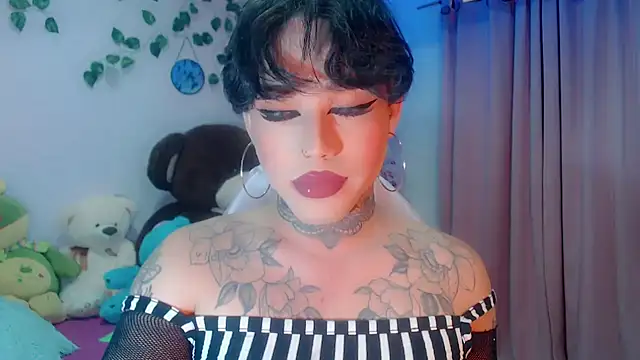 Snapshot of little_star_porn chatting on 12/27/24, 03:15 little star porn online show from 12/27/24, 03:15