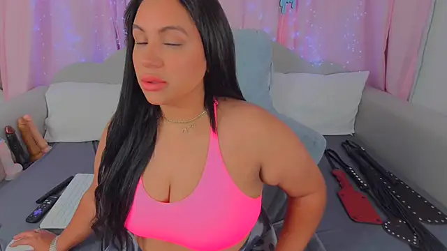 MeghanXO online show from 10/13/25, 01:11