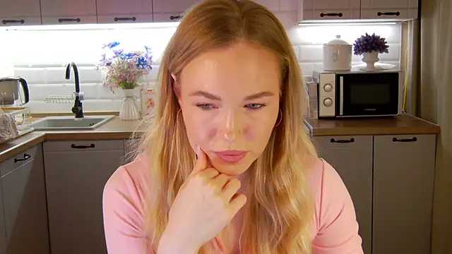 Veronika Mitchel online show from 10/19/25, 12:28