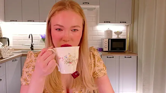 Veronika Mitchel online show from 04/07/26, 04:18