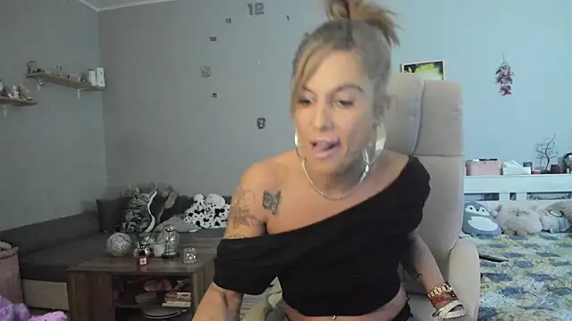 Snapshot of Orchideaxx chatting on 02/22/25, 06:19 Orchideaxx online show from 02/22/25, 06:19