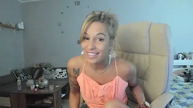 Snapshot of Orchideaxx chatting on 03/02/25, 01:58 Orchideaxx online show from 03/02/25, 01:58