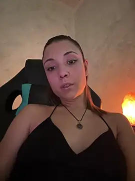 KarlaLuar  online show from 10/20/25, 05:57