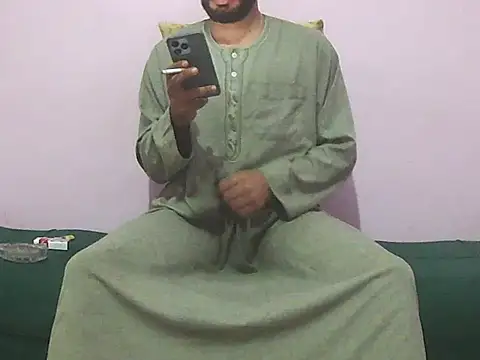 Snapshot of foxsanSs chatting on 11/04/25, 11:37 foxsanSs online show from 11/04/25, 11:37