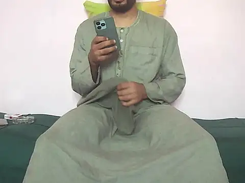 Snapshot of foxsanSs chatting on 11/11/25, 11:10 foxsanSs online show from 11/11/25, 11:10