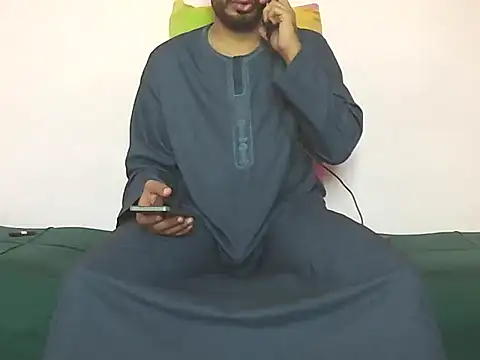 Snapshot of foxsanSs chatting on 11/12/25, 12:05 foxsanSs online show from 11/12/25, 12:05