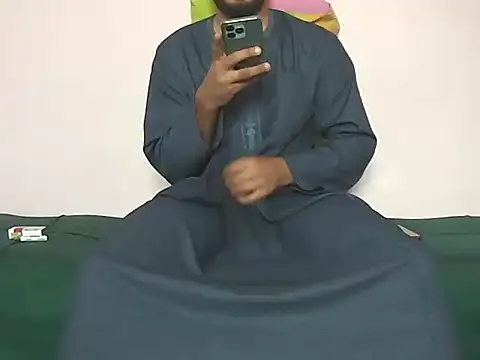 Snapshot of foxsanSs chatting on 11/24/25, 12:05 foxsanSs online show from 11/24/25, 12:05