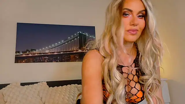 Tinkerbell822 online show from 10/27/25, 08:29