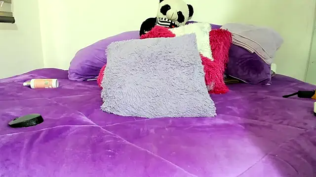 Snapshot of Emiily_88 chatting on 02/18/25, 09:42 Emiily 88 online show from 02/18/25, 09:42