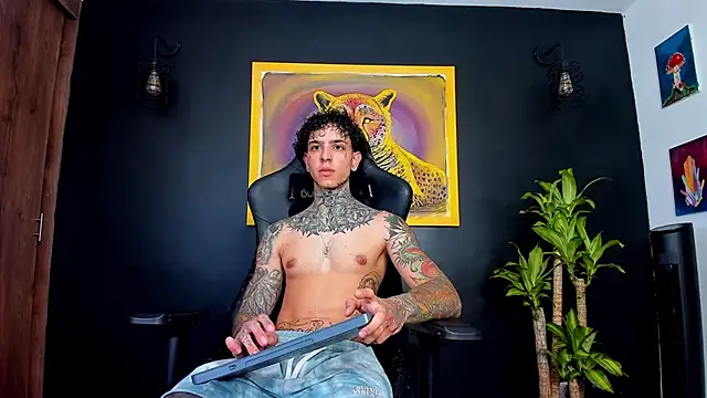 Snapshot of Aron_ford chatting on 01/08/25, 08:39 Aron ford online show from 01/08/25, 08:39