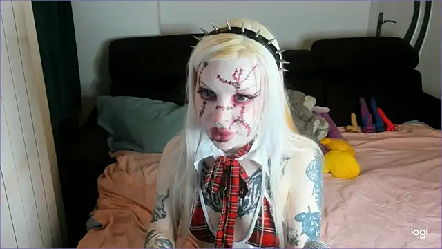 HelenGoat online show from 11/01/25, 02:35