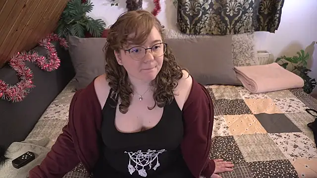 Snapshot of TessaWinter chatting on 12/13/24, 04:49 TessaWinter online show from 12/13/24, 04:49