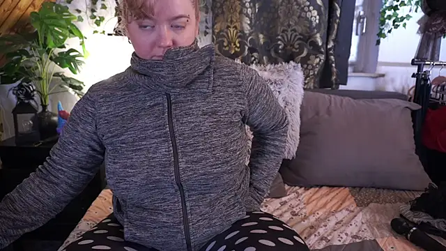 Snapshot of TessaWinter chatting on 01/29/25, 04:30 TessaWinter online show from 01/29/25, 04:30