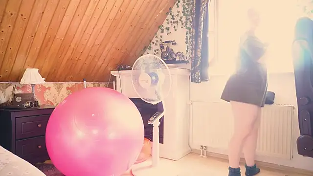 Snapshot of TessaWinter chatting on 09/15/25, 02:39 TessaWinter online show from 09/15/25, 02:39