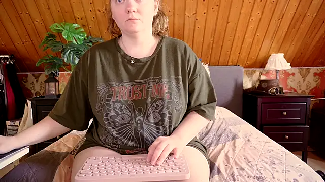 Snapshot of TessaWinter chatting on 09/17/25, 02:19 TessaWinter online show from 09/17/25, 02:19